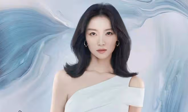 王傳君齊溪被疑隱婚生娃!抱小孩現身街邊超謹慎,身邊跟4人照顧