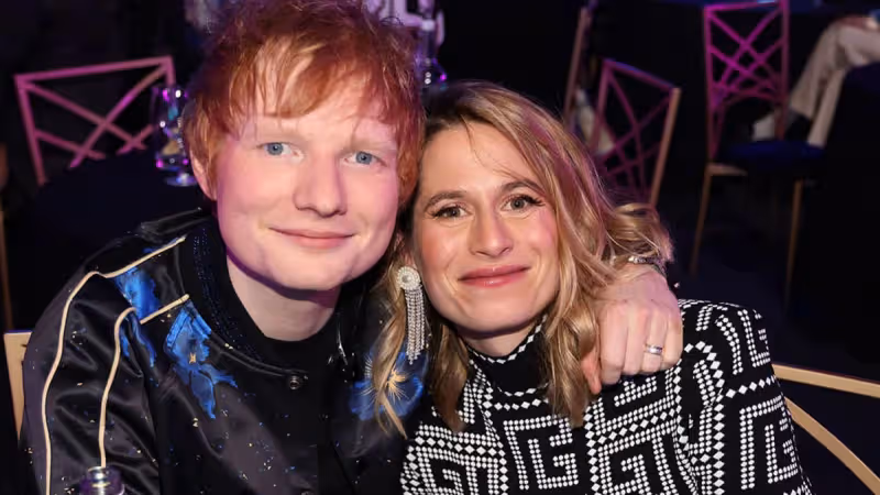 Ed Sheeran二度當爸　曬襪曝前世情人報到