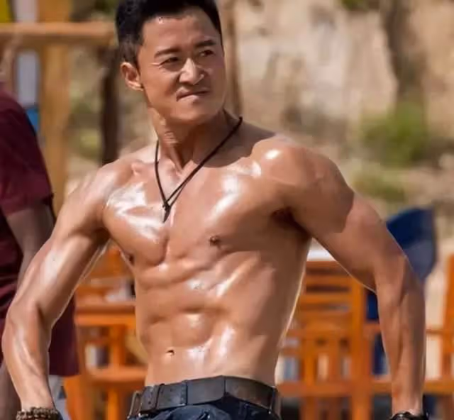 小鮮肉肌肉衣丟臉丟到國外？被老外群嘲：把演戲當兒戲