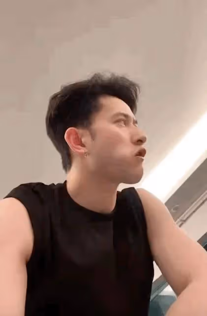 發布暴力視頻,對著鏡頭拳打腳踢,他像瘋了一樣,又被全網罵了!