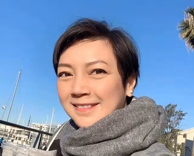 香港知名女星17歲女兒公開戀情!與女友甜蜜慶生,全家定居國外