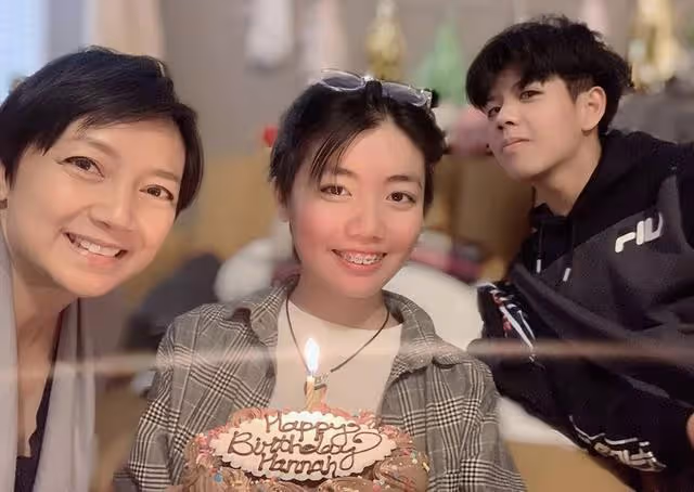 香港知名女星17歲女兒公開戀情!與女友甜蜜慶生,全家定居國外