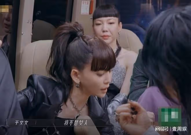 《乘風破浪》寧靜那英偏愛吳莫愁，於文文落淚，現場懟了起來