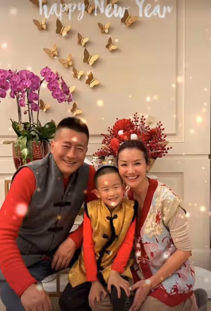 江珊前夫高曙光獨自帶娃,小52歲兒子長像媽,曝光家中三層小洋樓