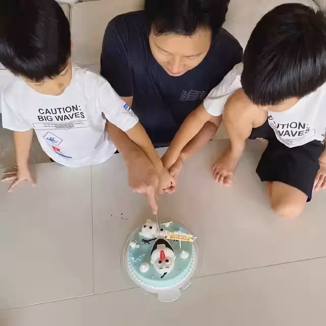 侯佩岑罕見公開倆兒子露臉帥照，兩兄弟長得像媽媽，都是高顏值