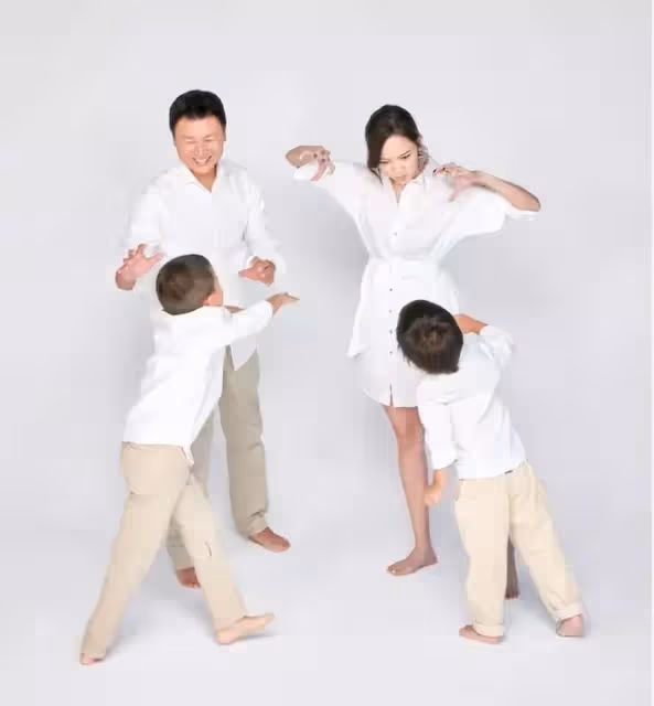侯佩岑罕見公開倆兒子露臉帥照，兩兄弟長得像媽媽，都是高顏值