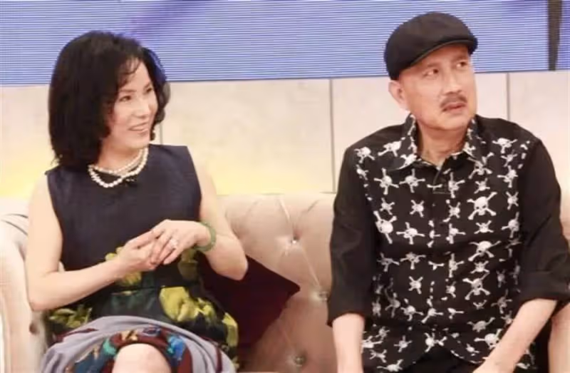 靠公公挽救婚姻!李亞萍笑憶「和余天數度鬧離婚」 暖憶公公「親自到娘家接她」:總把最好的留給我
