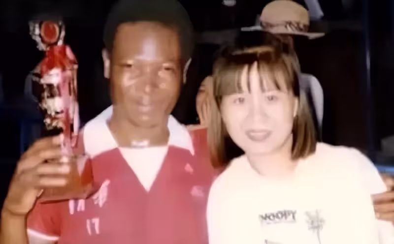 29年前遠嫁非洲!清華才女「執意嫁黑人」婚後竟有10位婆婆 又遭喪子之痛今現況曝光: 不後悔值得!