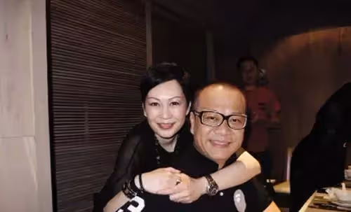 他演10年配角終成視帝!婚後才知「老婆是賭王孫女」 堅持25年「不生孩子」仍恩愛有加