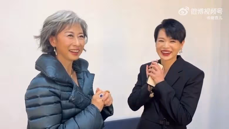 巧遇葉蒨文興奮合照　胡杏兒意外得知23年前參選港姐內幕