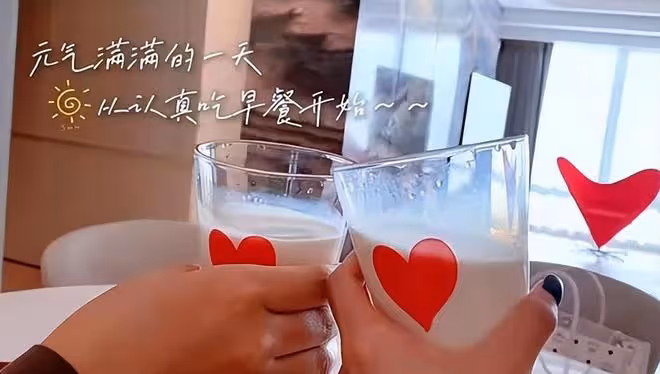 沈夢辰媽媽自曝靠開摩的掙錢,現身農村鄉間載客,與老公住山間