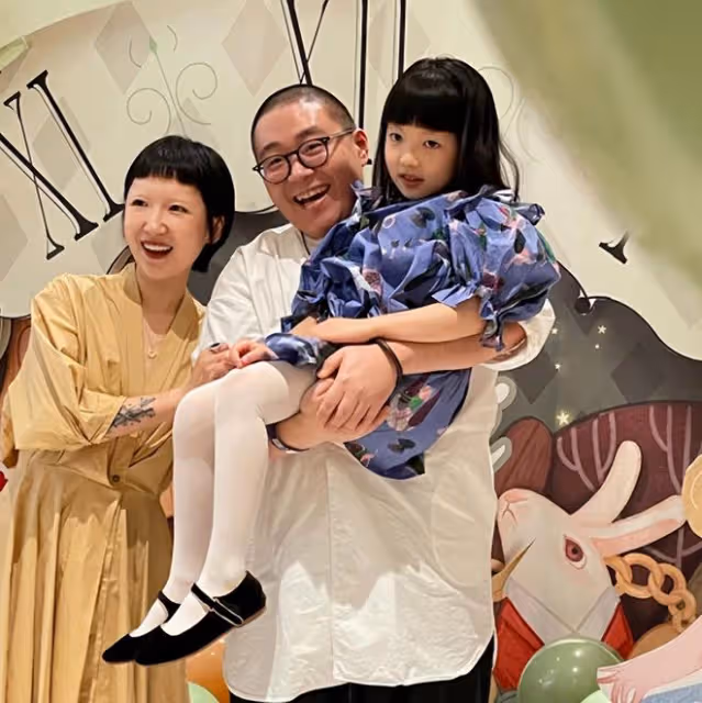 郝劭文520官宣結婚!曬結婚證親吻妻子太甜蜜,樂當7歲孩子的繼父