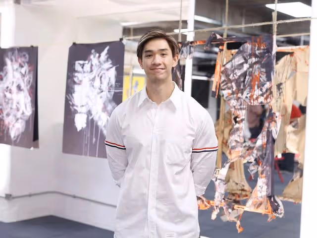 前港姐亞軍次子舉辦畫展,拒絕加入娛樂圈:不想用隱私換曝光率