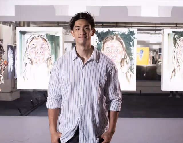 前港姐亞軍次子舉辦畫展,拒絕加入娛樂圈:不想用隱私換曝光率