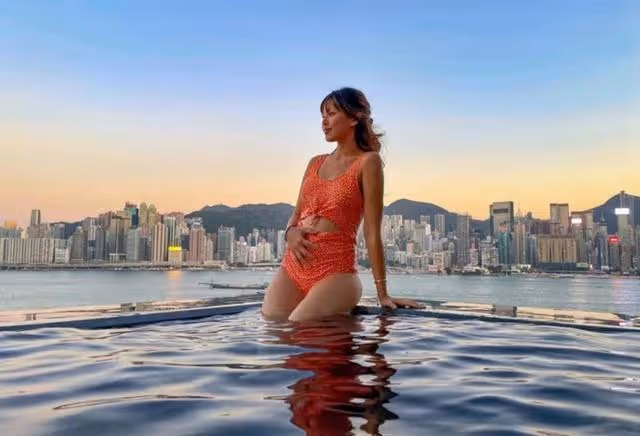 恭喜!香港知名老戲骨女兒宣布平安誕男嬰,產後恢復迅速面色紅潤