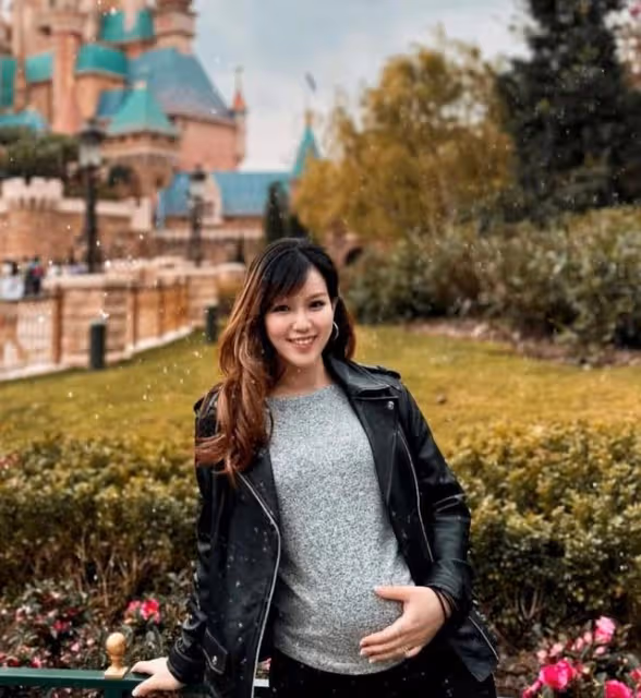 恭喜!香港知名老戲骨女兒宣布平安誕男嬰,產後恢復迅速面色紅潤