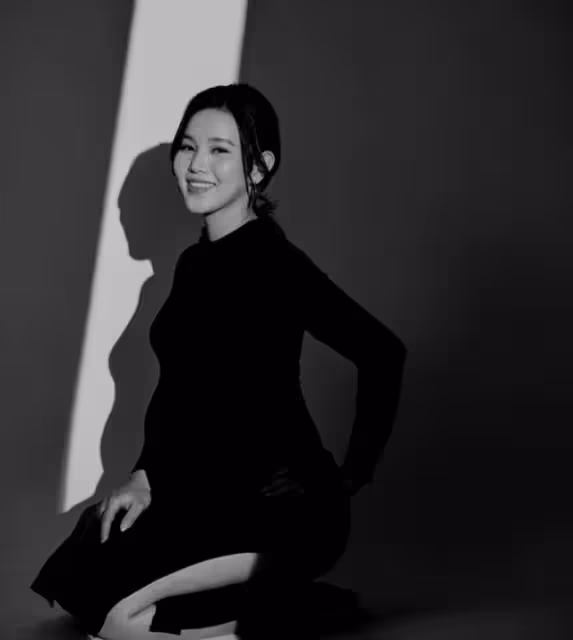 恭喜!香港知名老戲骨女兒宣布平安誕男嬰,產後恢復迅速面色紅潤