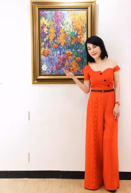 62歲邱於庭罕露面!體重91斤腰圍25寸,苦學3年出師開畫展,23歲帥兒現身:母子同框像情侶
