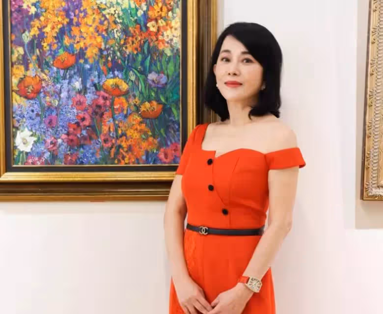 62歲邱於庭罕露面!體重91斤腰圍25寸,苦學3年出師開畫展,23歲帥兒現身:母子同框像情侶