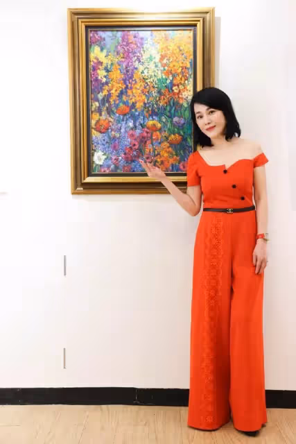 62歲邱於庭罕露面!體重91斤腰圍25寸,苦學3年出師開畫展,23歲帥兒現身:母子同框像情侶