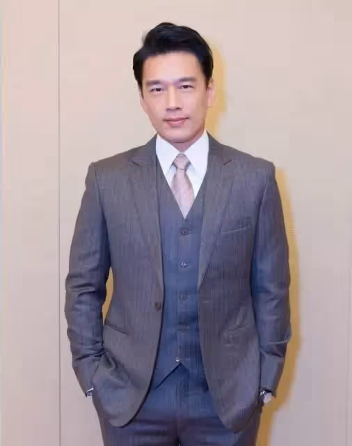 王耀慶赴陸10年「片酬破2憶」堅持盡本分 「20年從無緋聞」對青梅竹馬妻子專情如一