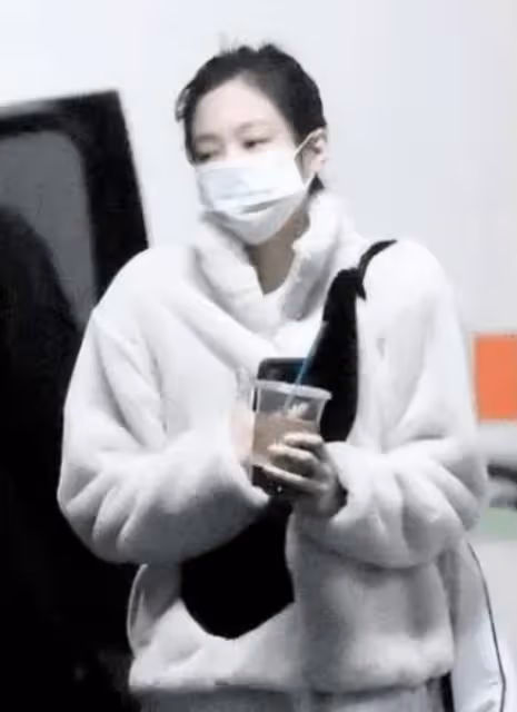 分手交惡？韓國頂流權志龍取關Jennie，4月7日還在約會