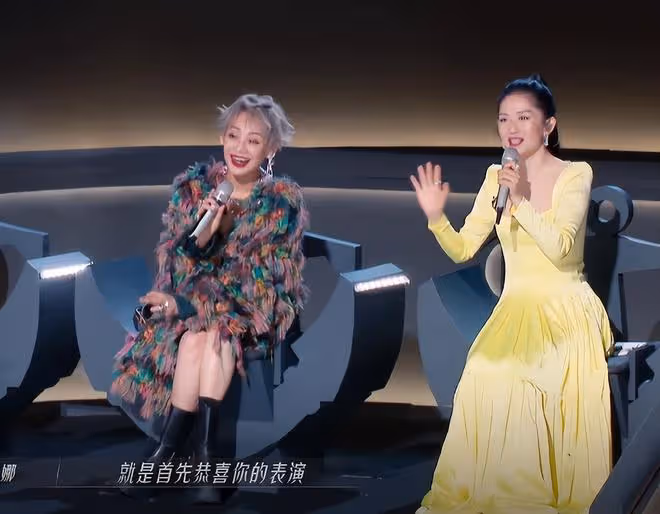 《乘風破浪》謝娜英語水平堪憂,現場求助寧靜,慘遭網友吐槽