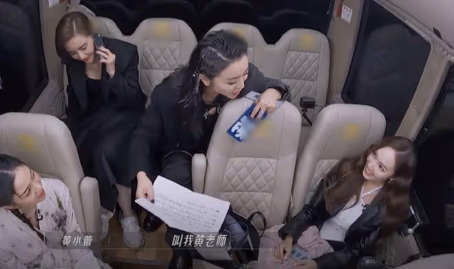 《乘風破浪》謝娜英語水平堪憂,現場求助寧靜,慘遭網友吐槽