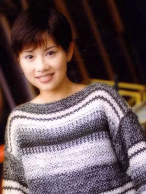 18歲一夜成名!34歲卻連「遭三重打擊」抑鬱多次想不開 後「被小8歲男友治癒」結婚11年頂客也恩愛