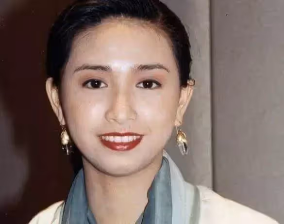 娛樂圈「最獨特星二代」！父是百億富豪「母是不老港姐」54歲年齡20歲容顏　他仍嚴於律己超優秀