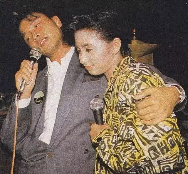 娛樂圈「最獨特星二代」！父是百億富豪「母是不老港姐」54歲年齡20歲容顏　他仍嚴於律己超優秀