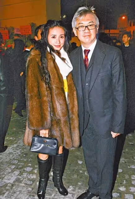 娛樂圈「最獨特星二代」!父是百億富豪「母是不老港姐」54歲年齡20歲容顏 他仍嚴於律己超優秀