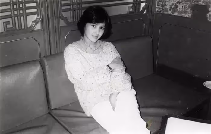 張國榮紅顏知己！巔峰時隱退讀書「嫁同窗真愛」轉行心理師　今「17歲女兒接棒出道」首演就奪獎