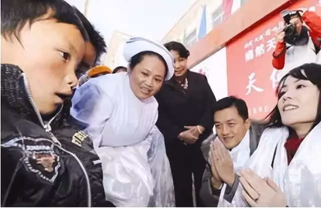 50歲再當爸!李亞鵬因善良結緣「追愛過程如翻山越嶺」 女兒曾大力反對「如今卻認她為最佳繼母」