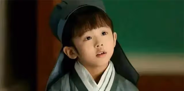 有種「長大」叫做《三生三世》小阿離！11歲眼睛烏黑「模樣十分帥氣」，遺傳到媽媽優良基因：真是「星味十足」