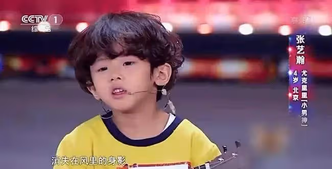 有種「長大」叫做《三生三世》小阿離！11歲眼睛烏黑「模樣十分帥氣」，遺傳到媽媽優良基因：真是「星味十足」