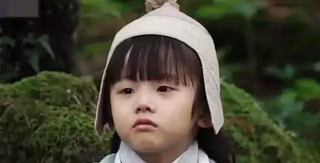 有種「長大」叫做《三生三世》小阿離！11歲眼睛烏黑「模樣十分帥氣」，遺傳到媽媽優良基因：真是「星味十足」