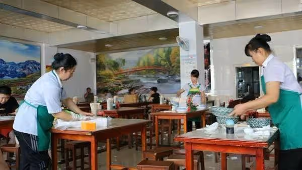 「兒媳,我伺候你們,我兒每月給三千咋了」「媽,以後每月一千」