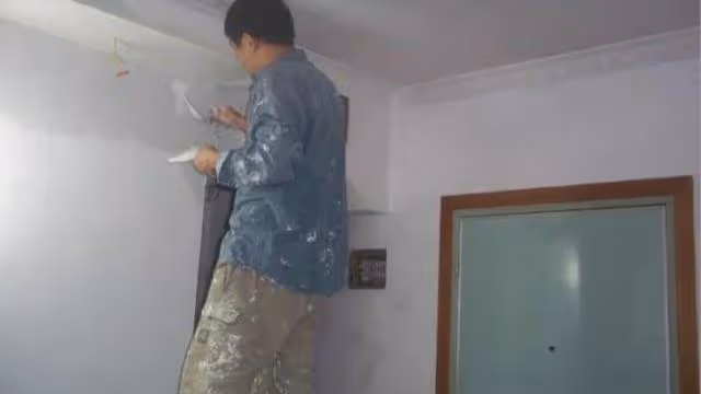 「兒媳,你爸幫忙裝修,你憑啥不給工錢?」「媽,一千夠嗎?」