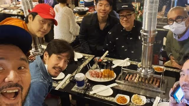 具俊曄悄悄返韓,驚見朋友烤肉店裡貼滿大S海報感動不已