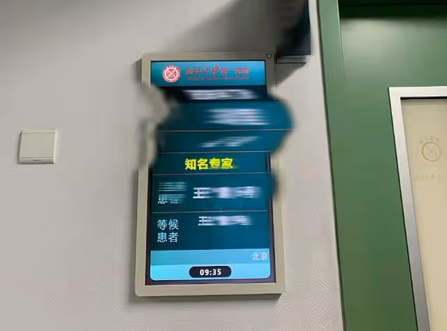 郭德綱徒弟又被曝出軌！婚內腳踩三隻船，一出差就帶不同女生開房
