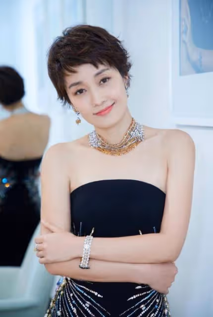 出軌五年後才離婚，再次內涵文章的馬伊琍，她的報復可不止於此
