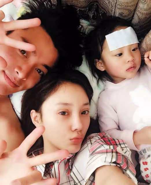 賈乃亮4字回應新戀情,李小璐現在感情空窗,為閨蜜豪送千朵玫瑰