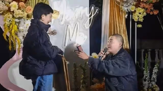 郝劭文領證結婚！夫妻倆親吻自拍好甜蜜