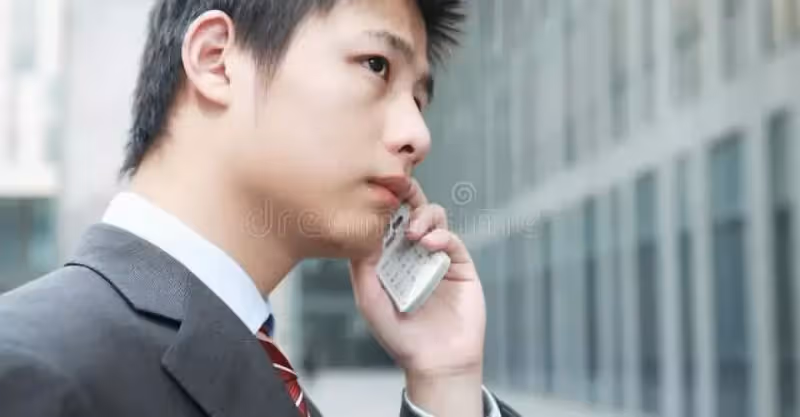 41歲改嫁生子，如今小兒子病危逼大兒子救，母親：你的弟弟你來救