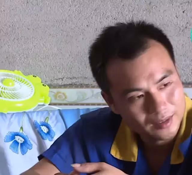 41歲改嫁生子,如今小兒子病危逼大兒子救,母親:你的弟弟你來救