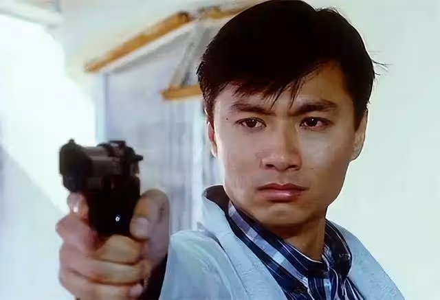 27歲星二代曬近照,過萬名牌包搶鏡,富貴生活倚賴退圈父親?
