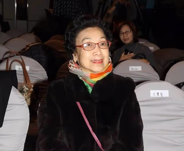 突傳死訊!香港知名粵劇演員在睡夢中離世,年過80歲仍登台演出