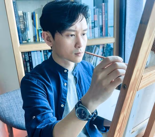 周潤發前妻為乾兒子慶生,臉貼臉顯親密,在背後扶持對方事業多年