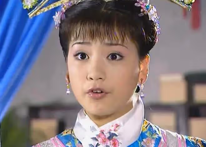 胡彥斌前女友近照,穿弔帶細腰長腿太吸睛,5歲兒子生父身份成謎